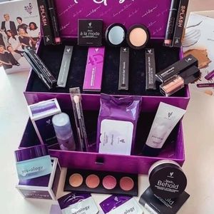 Younique April beauty box